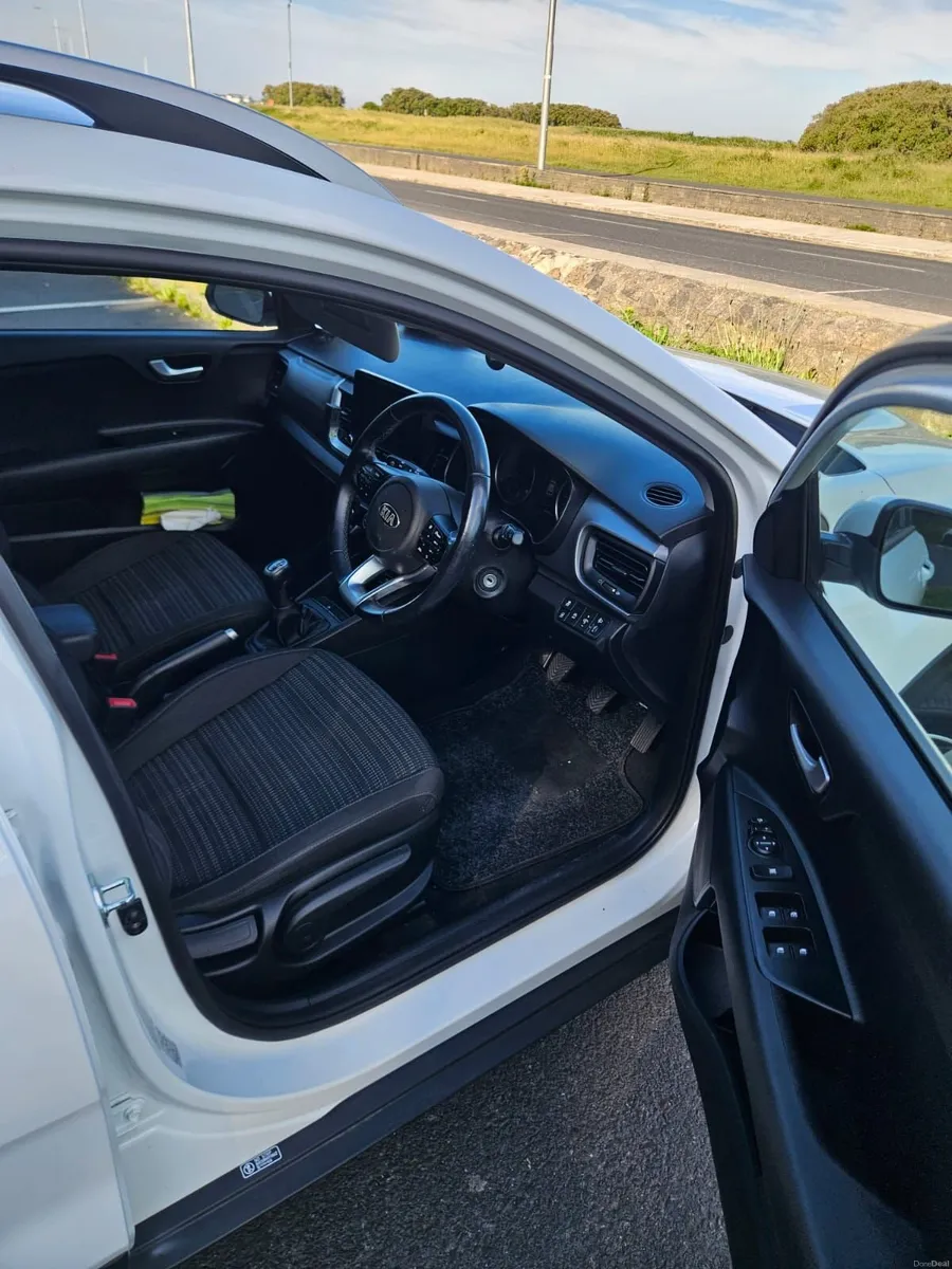 Kia Stonic 2022 - Image 4