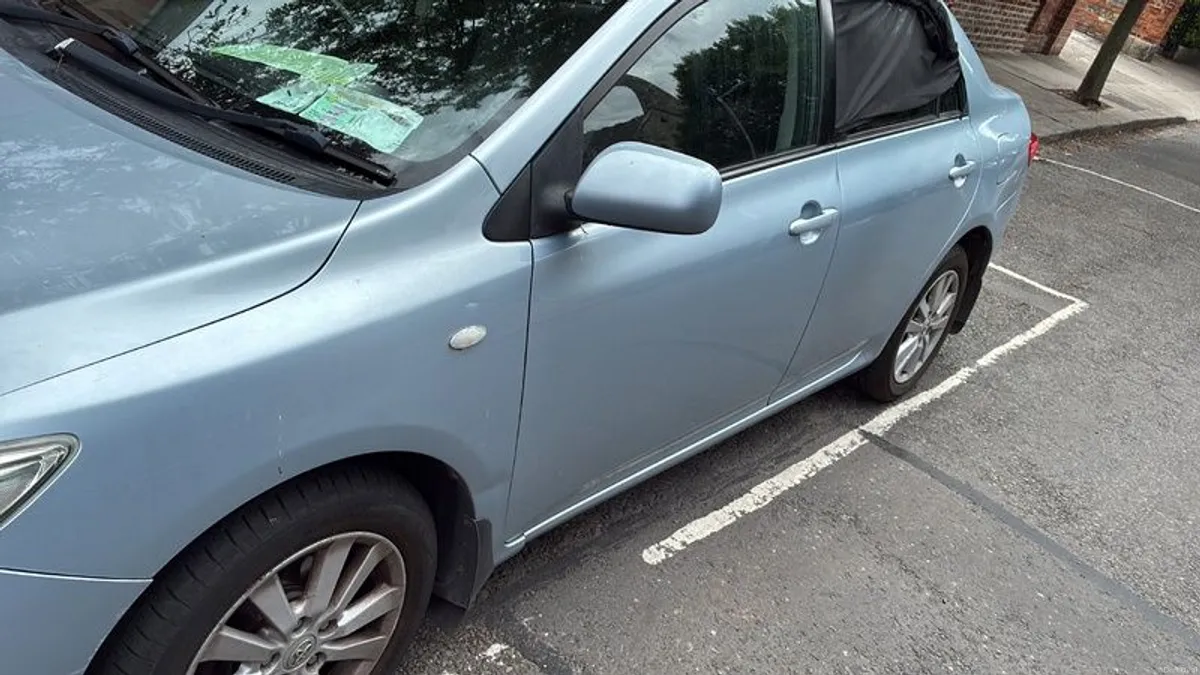2010 Toyota Corolla 1.4 Luna Sal - Image 2