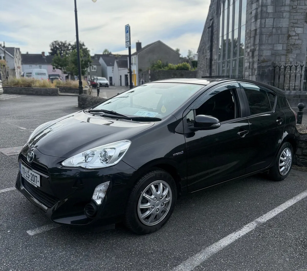 Toyota Aqua 2017 - Image 2