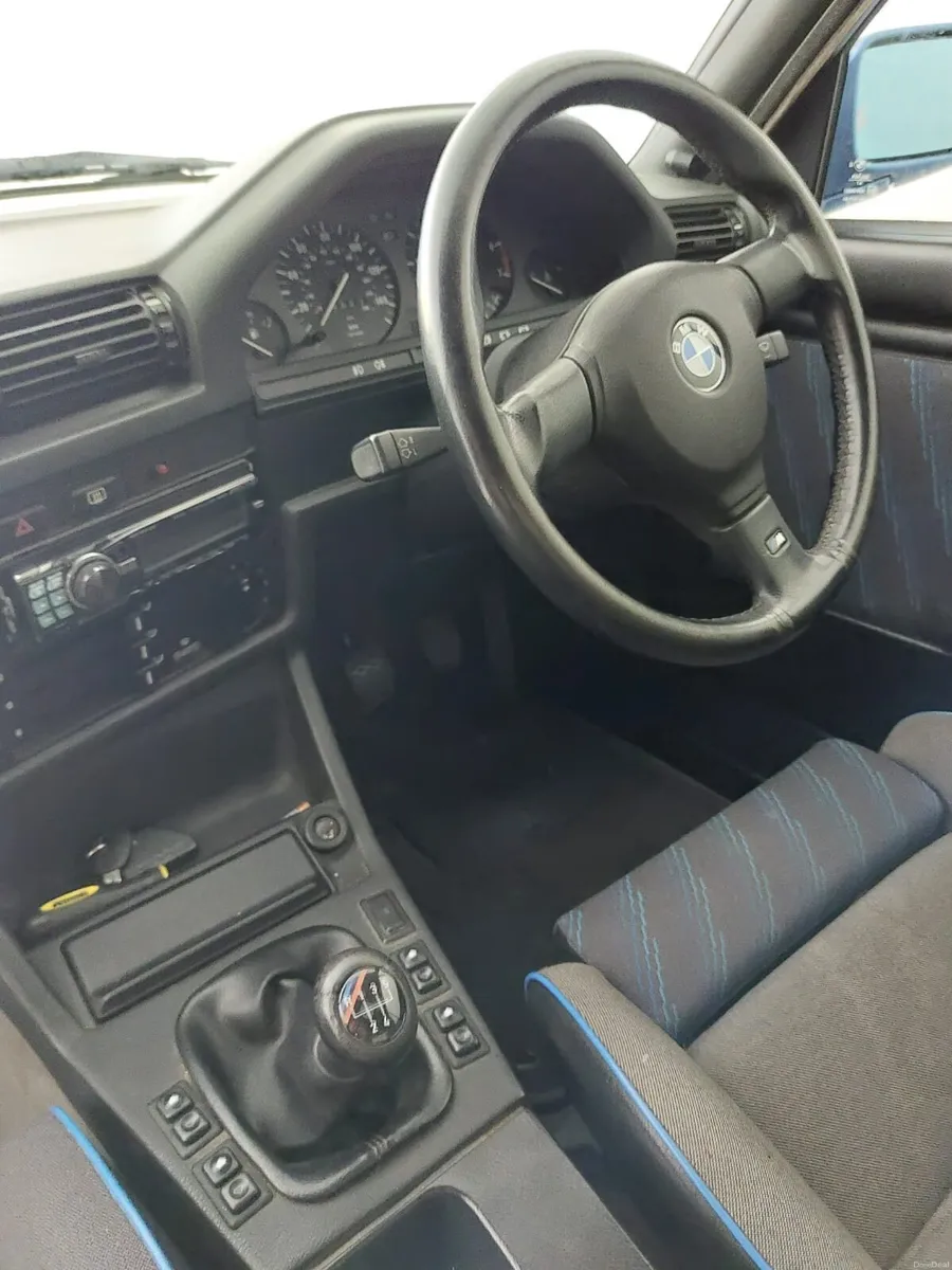 Bmw e30 convertible neon blue - Image 4