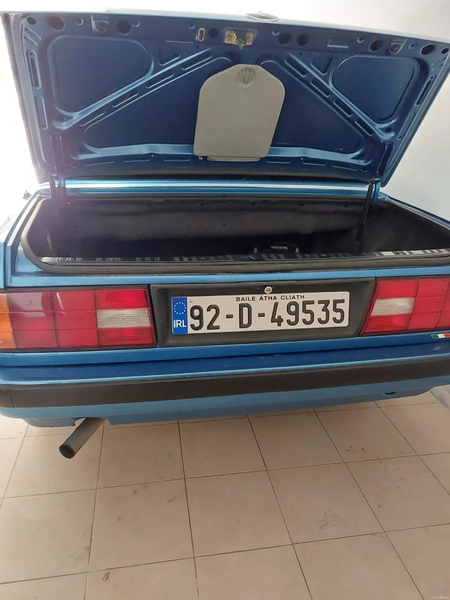 Bmw e30 convertible neon blue - Image 2