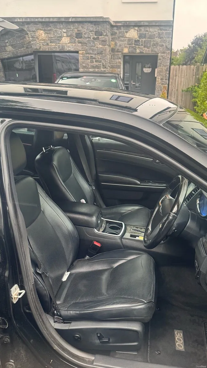 Chrysler 300c - Image 3