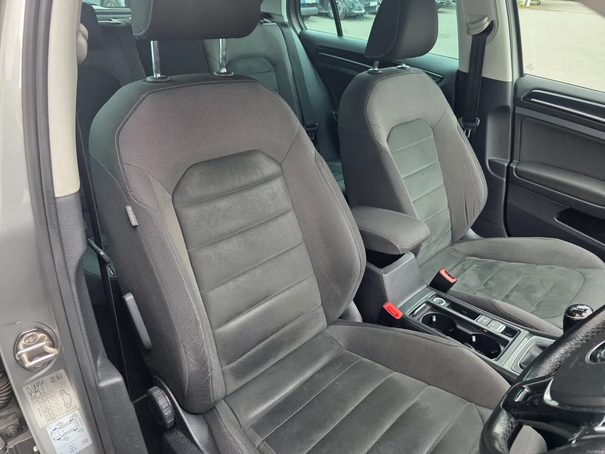 2017 Volkswagen Golf 2.0 TDI HIGHLINE *TOP SPEC* - Image 4