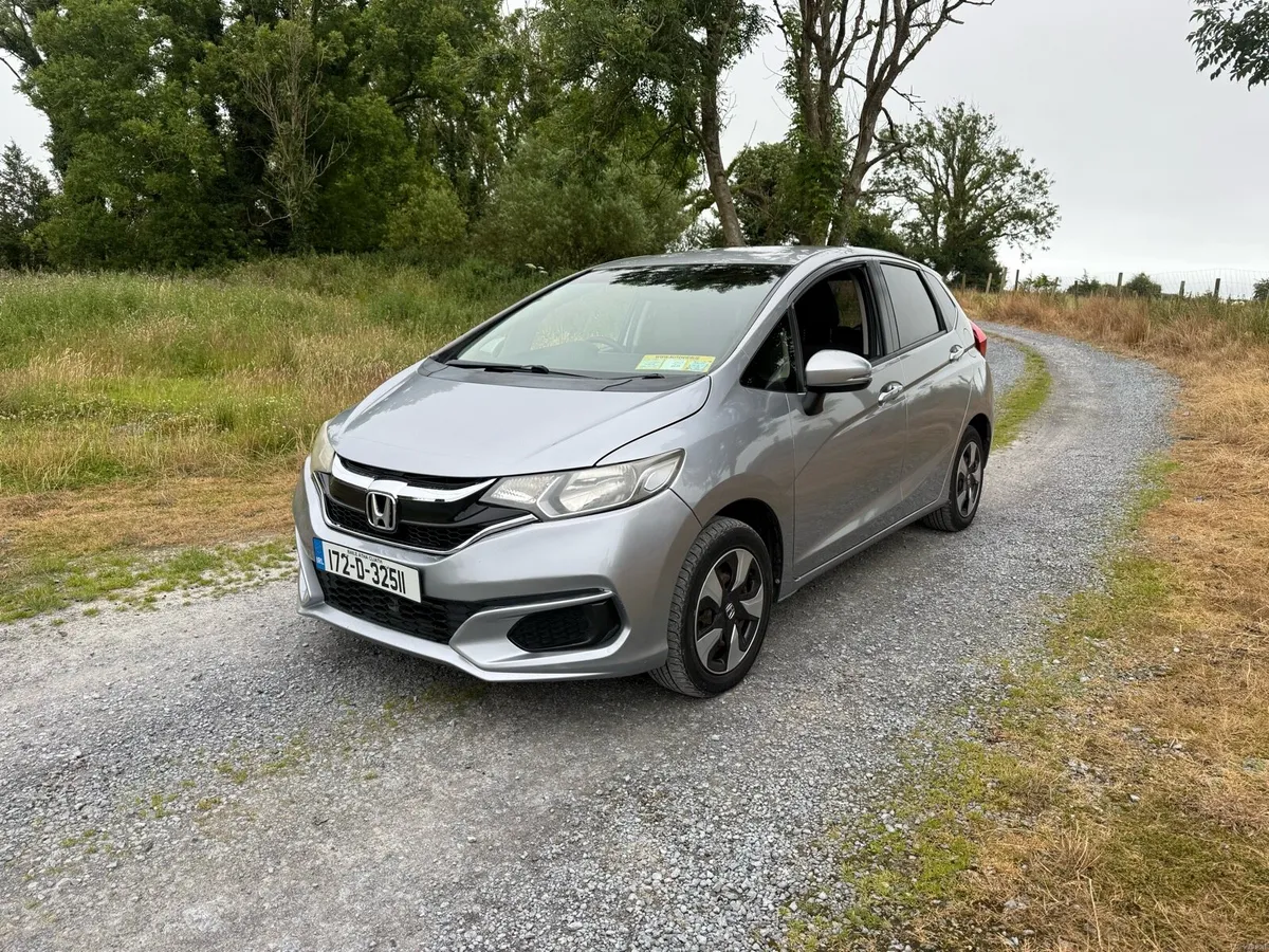 2017 Honda Fit Hybrid NEW NCT - Image 3