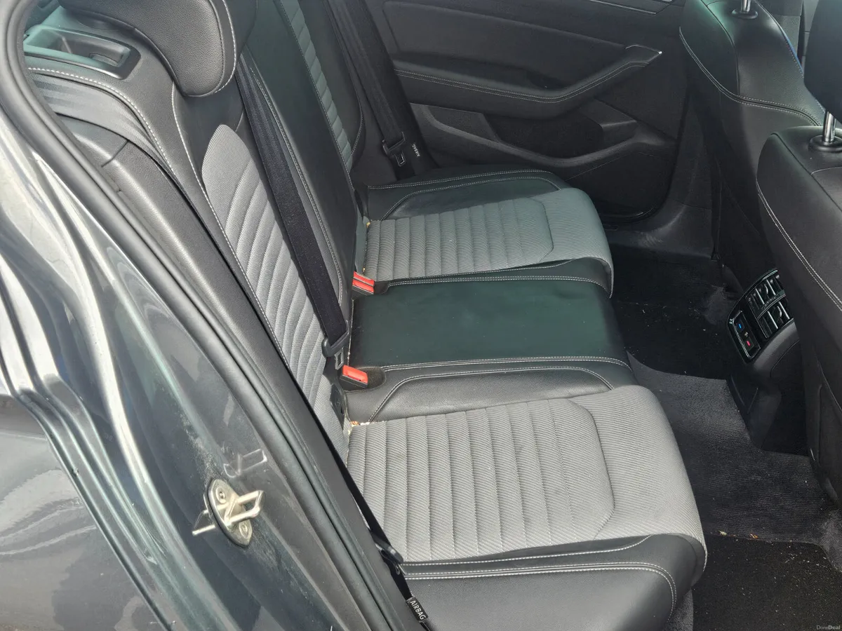 Volkswagen Passat 2015 R line 2.0 - Image 3