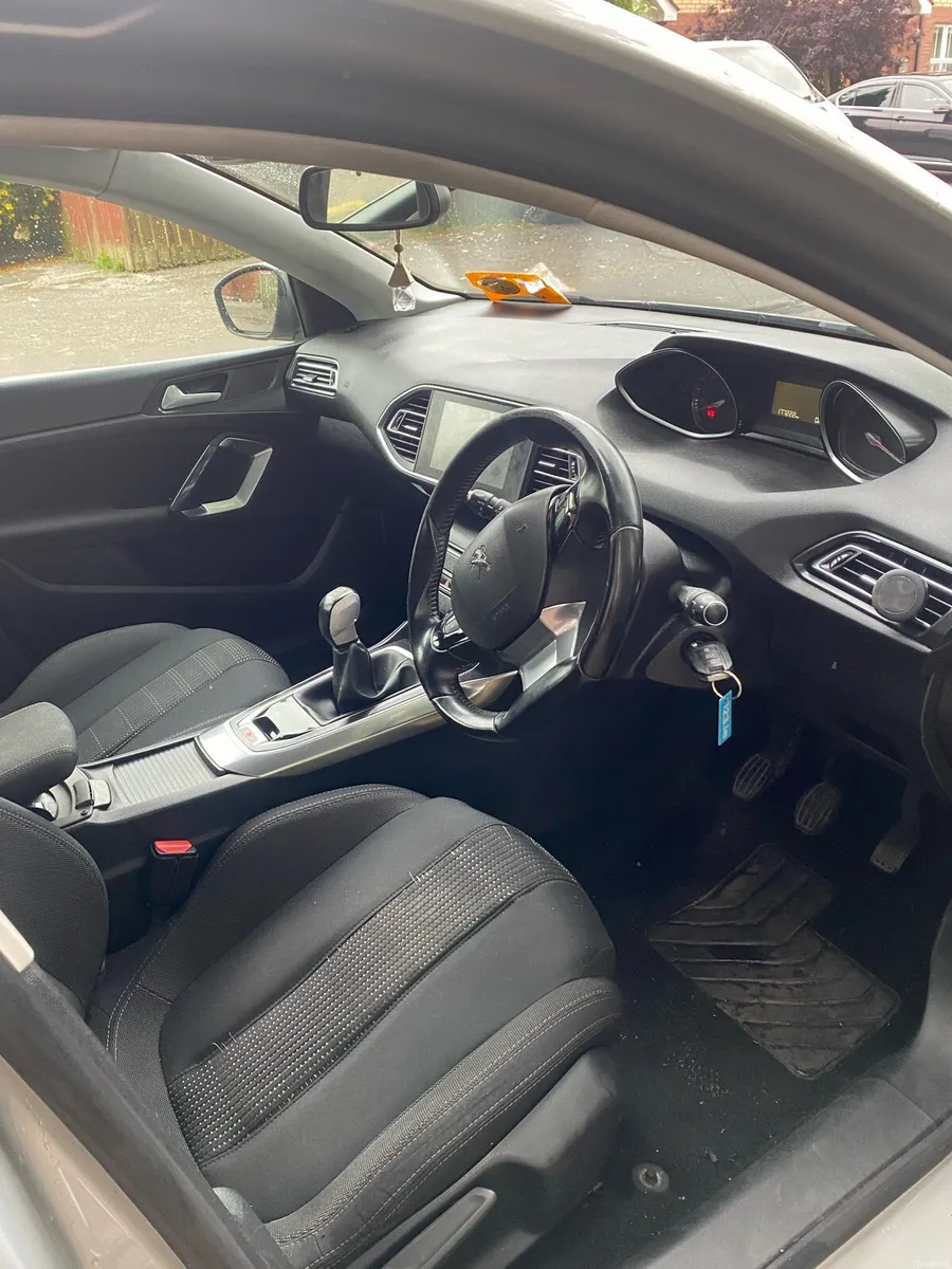 Peugeot 308 - Image 3
