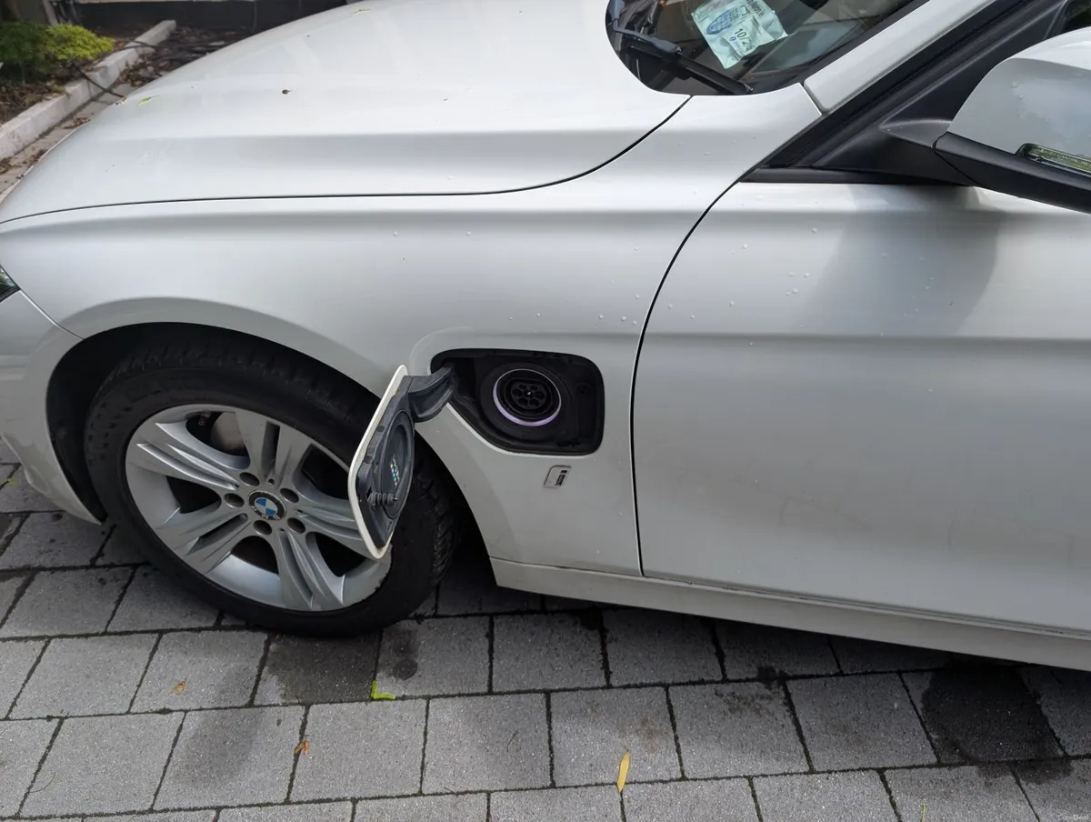 BMW 3-Series 2017 - Image 5