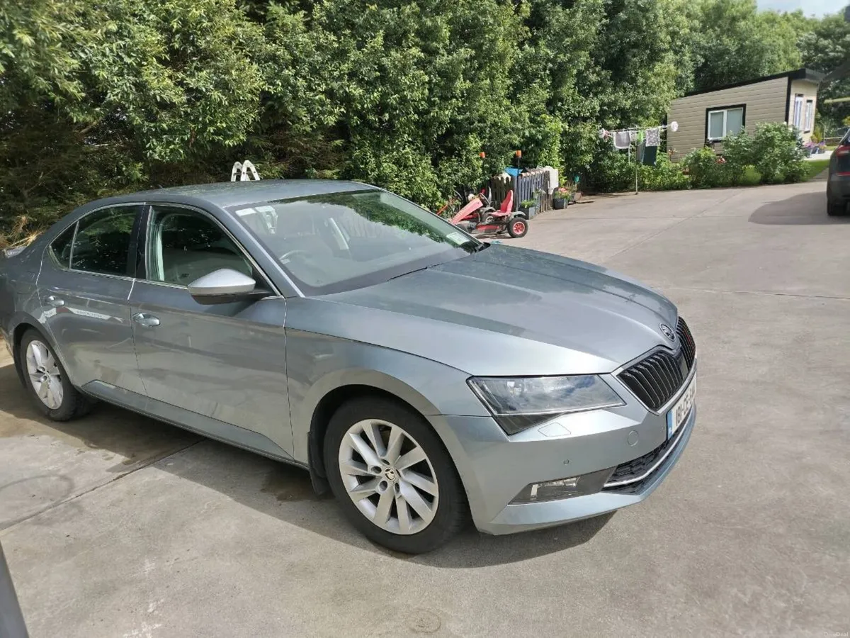 Skoda Superb 2018 - Image 2