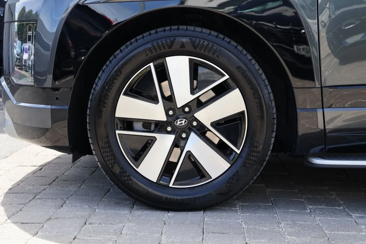 Hyundai IONIQ 9 RWD (Long Range) Platinum 110kwh - Image 3