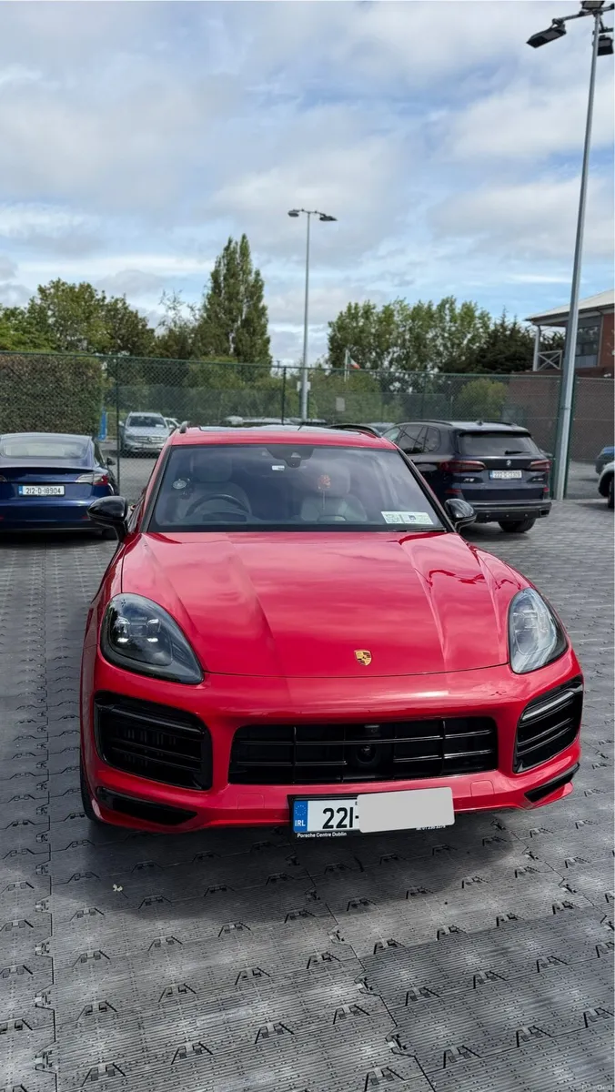 Porsche Cayenne V6 E/HYbrid 300HP ONE OWNER - Image 3
