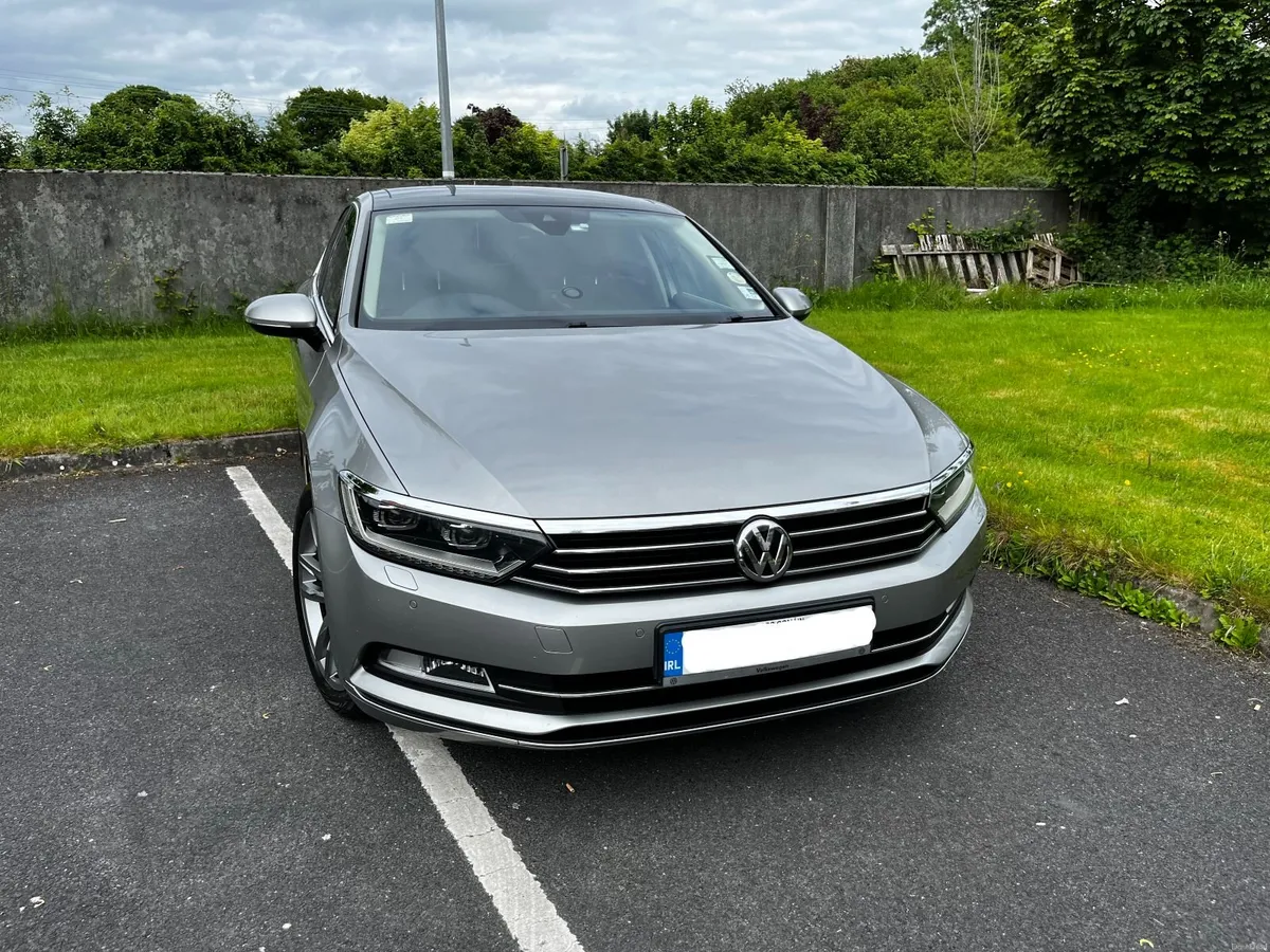 Volkswagen Passat 2016 - Image 2
