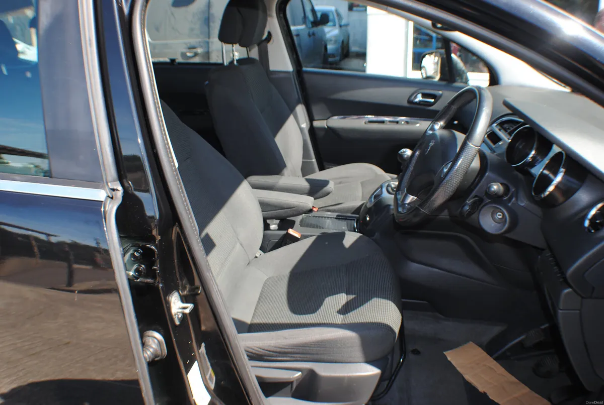 Peugeot 5008 1.6 HDI 7 SEATER 2015 - Image 4
