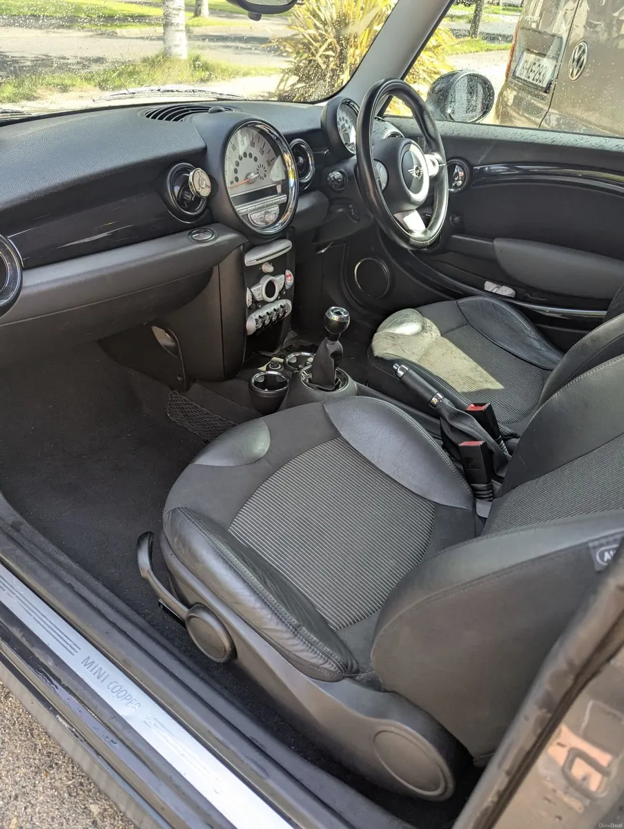 Mini Cooper 2009 - Image 2