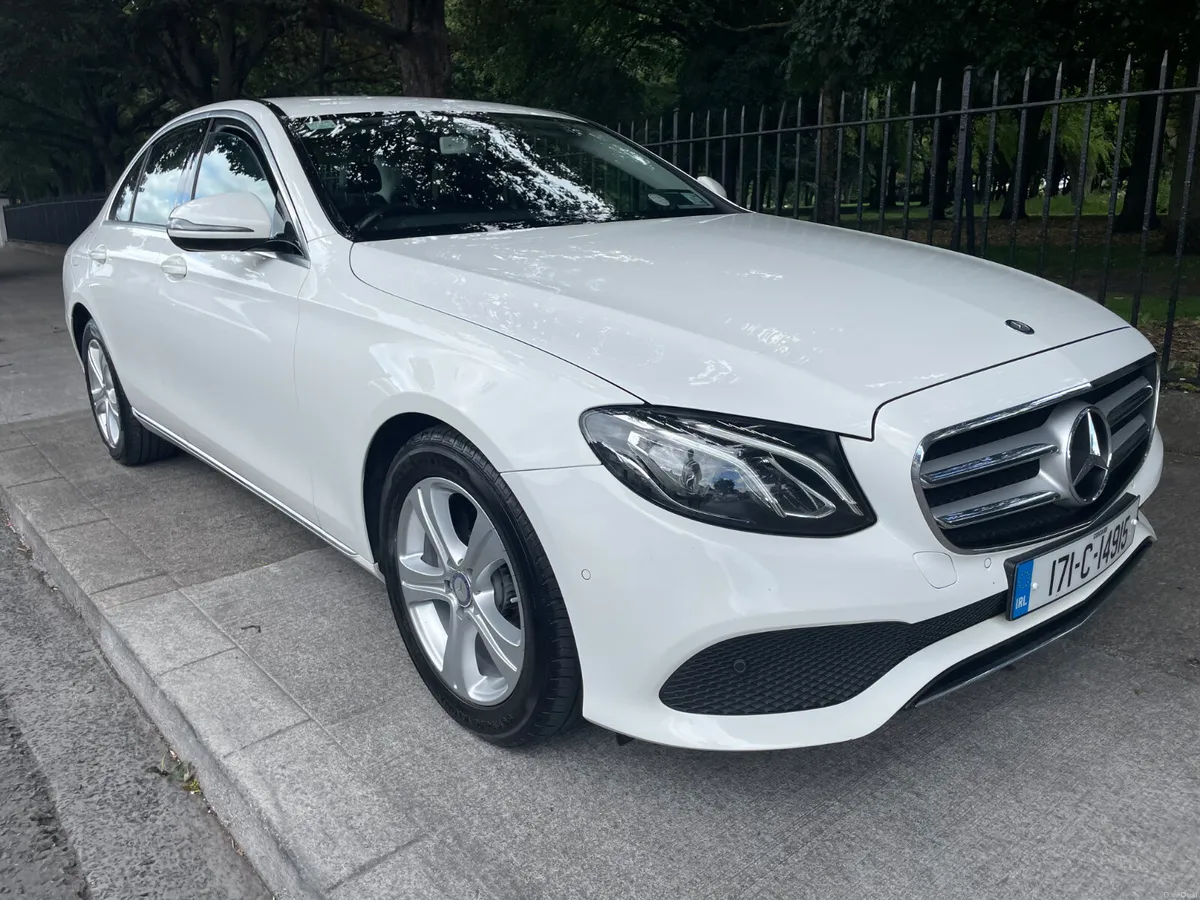 2017 MERCEDES E220 AVANTGARDE - Image 1