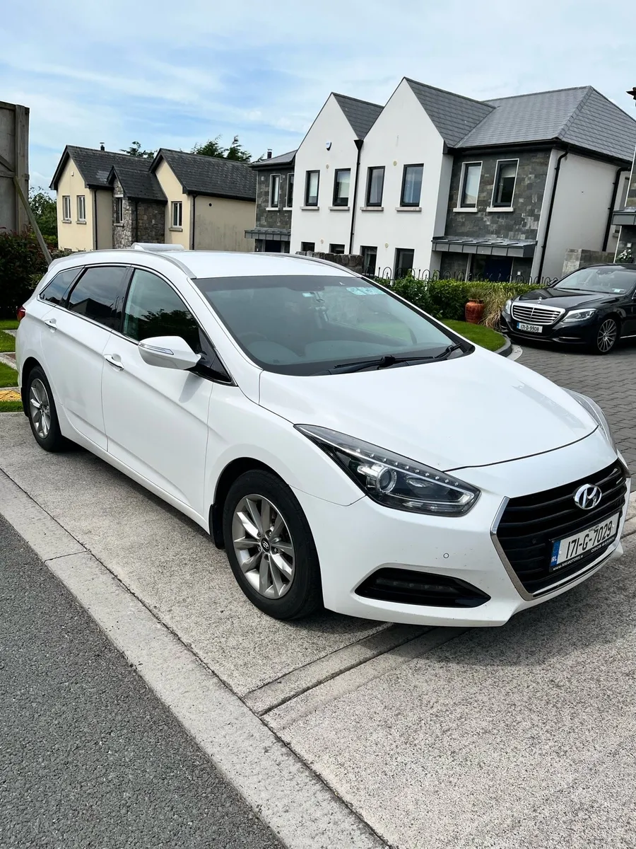 Hyundai i40 estate - Image 2