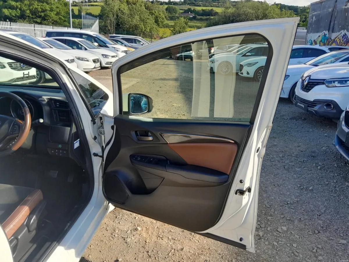 Honda Fit 1.5L Petrol HYBRID Auto Low mileage (561 - Image 5