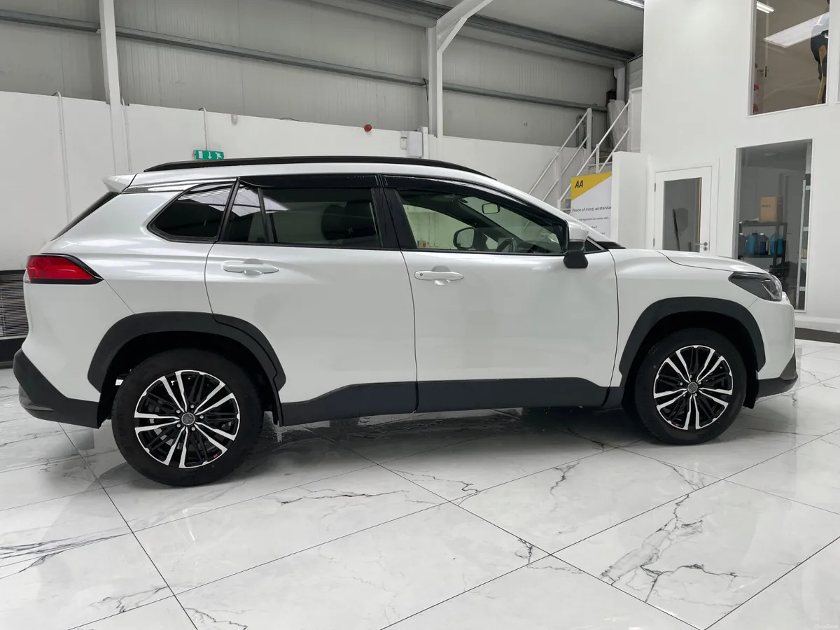 2023 Toyota Corolla Cross 1.8 Hybrid Auto - Image 2