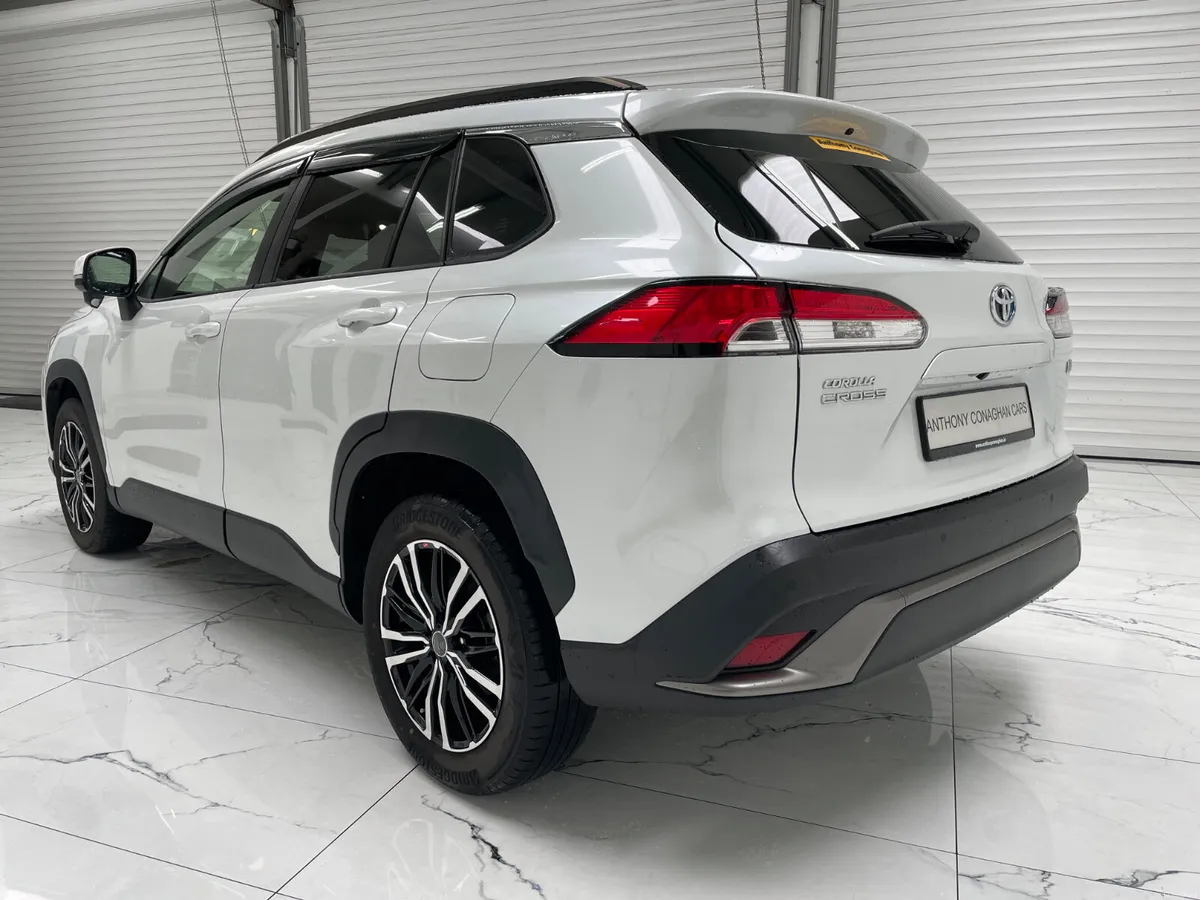 2023 Toyota Corolla Cross 1.8 Hybrid Auto - Image 5