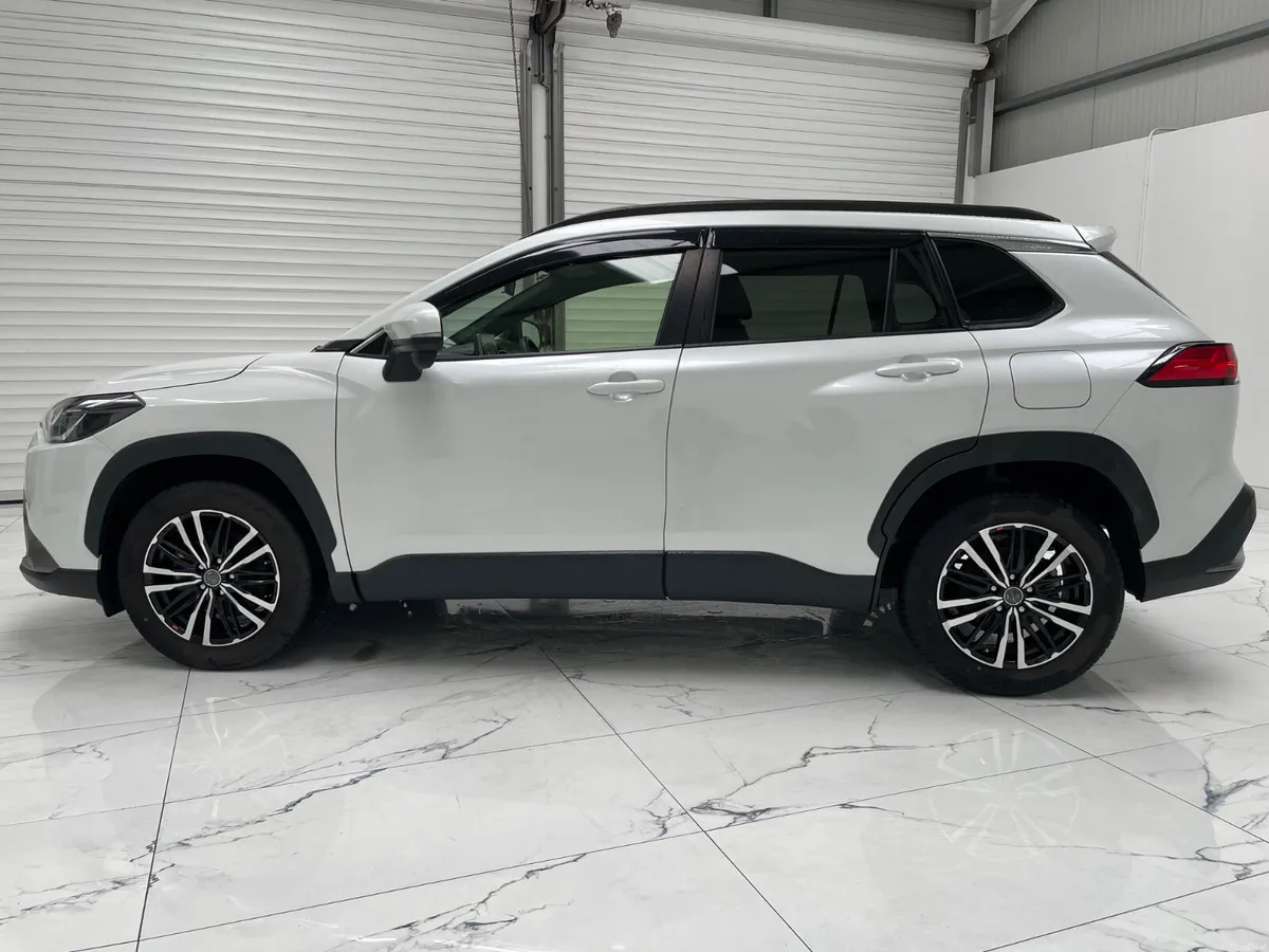 2023 Toyota Corolla Cross 1.8 Hybrid Auto - Image 6