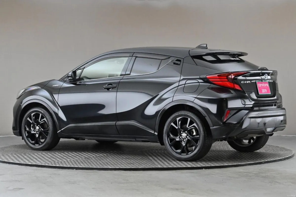 Toyota C-HR 1.8 HYBRID **HALF LEATHER**360 PAN CAM - Image 6
