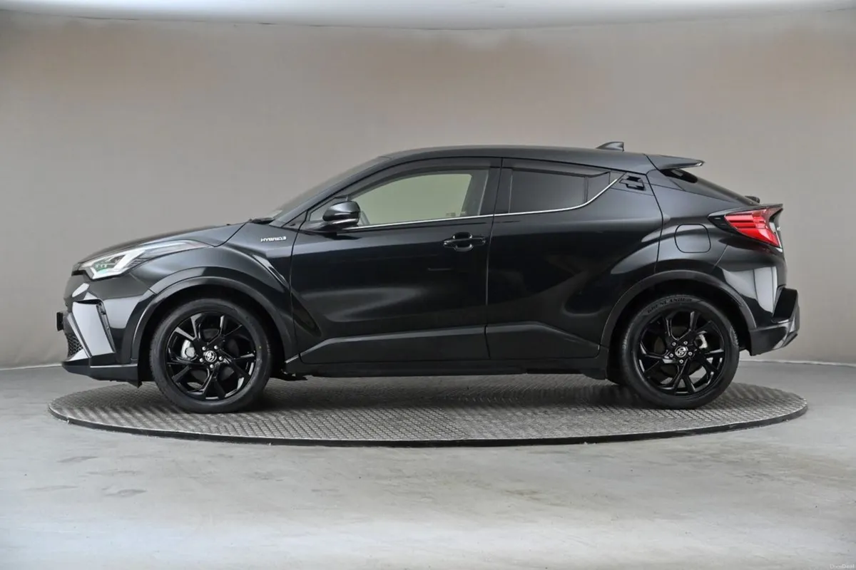 Toyota C-HR 1.8 HYBRID **HALF LEATHER**360 PAN CAM - Image 5