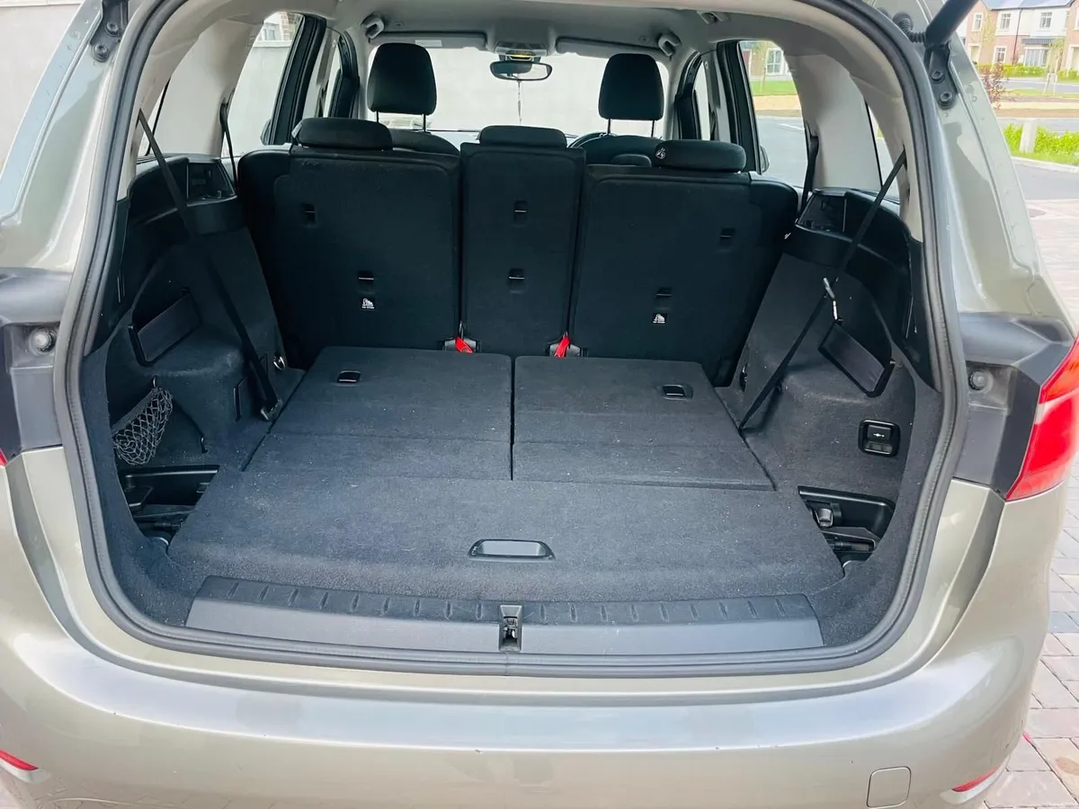 2016 BMW 218i Gran Tourer Automatic (7-Seater). - Image 4