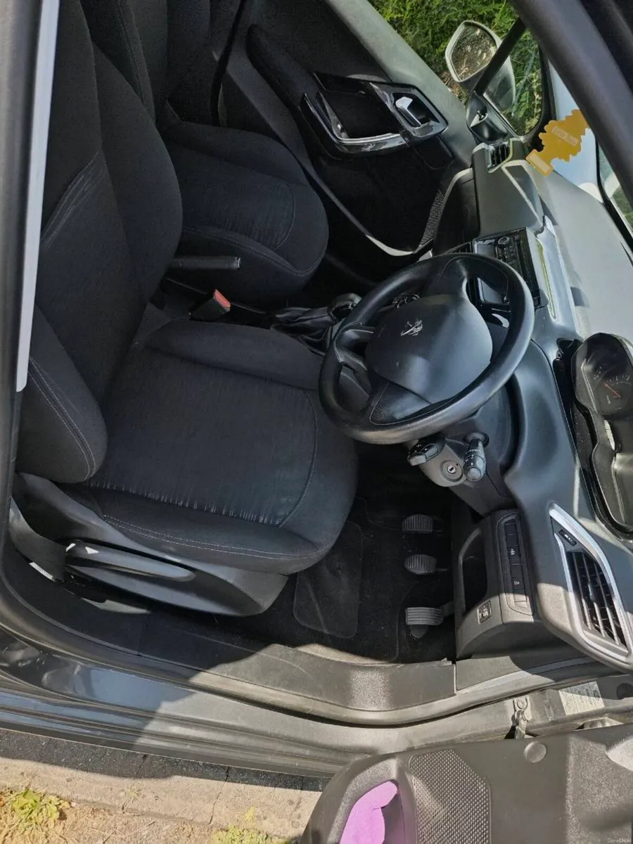 Peugeot 208 low mileage - Image 4