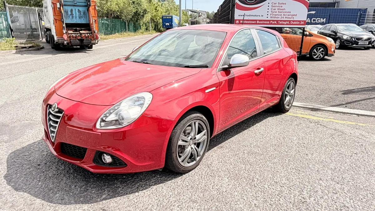 ALFA ROMEO 2015 RED - Image 2