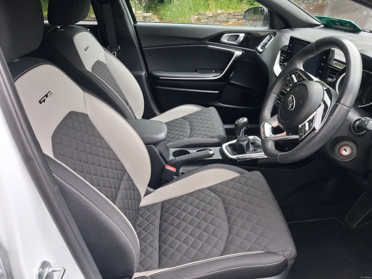 Kia Ceed 2021 - Image 2