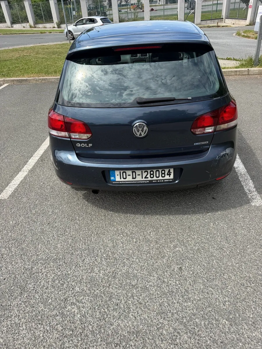 Volkswagen  Golf 2010 - Image 2