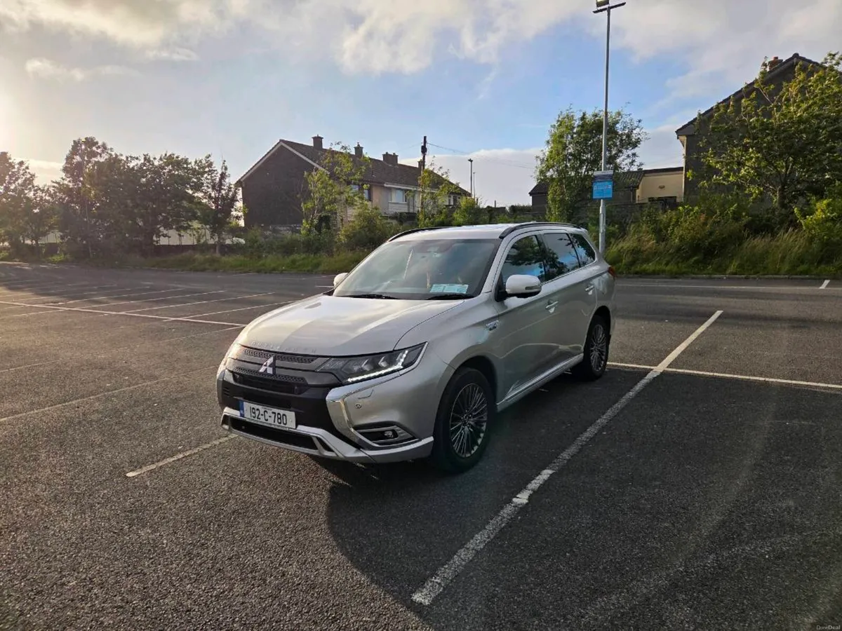 Mitsubishi Outlander 2.4L PHEV - Image 3