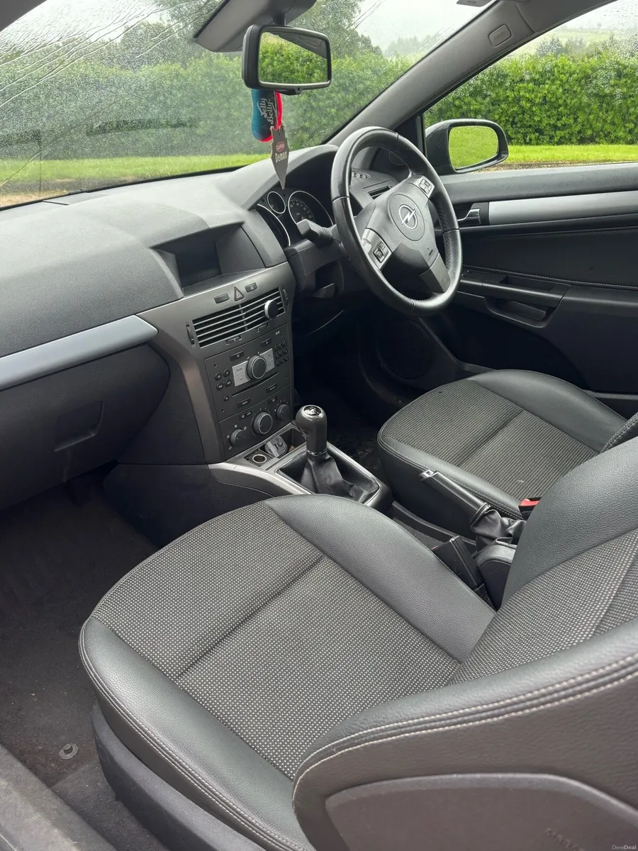 Opel Astra *Low Miles* - Image 4
