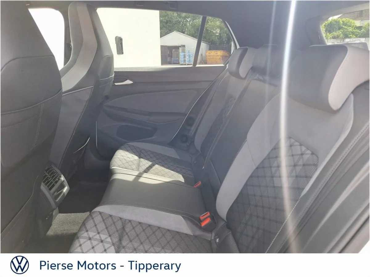 Volkswagen Golf 2.0 TDI 150HP R-Line - Image 6