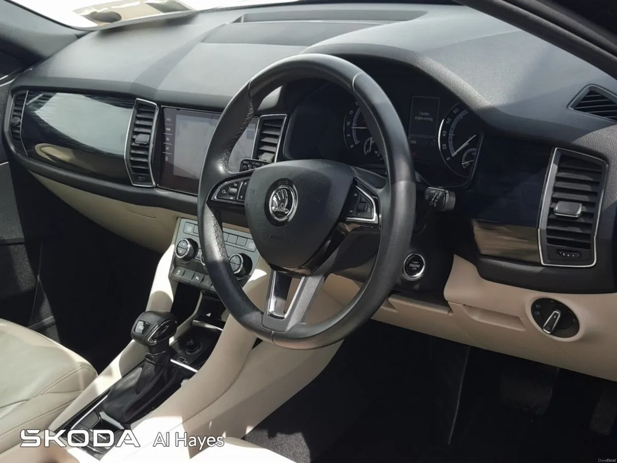 Skoda Kodiaq **TINY MILEAGE**PANORAMIC SUNROOF**EL - Image 6