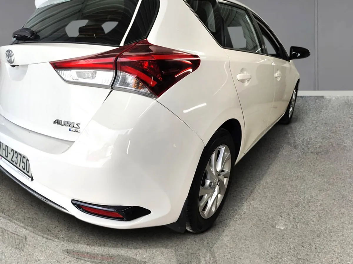 Toyota Auris 2017 Diesel - Image 3