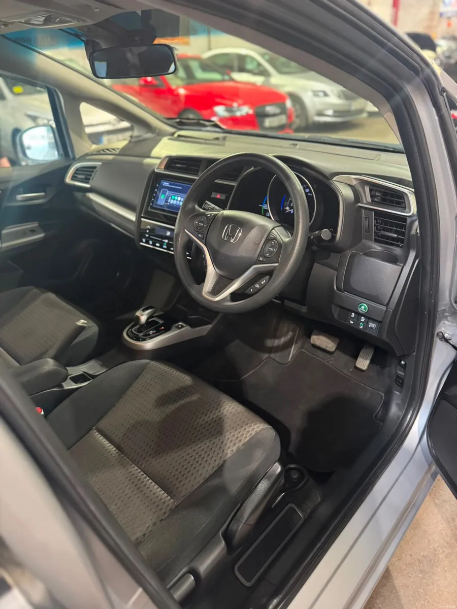Honda Fit hybrid 2019 - Image 5