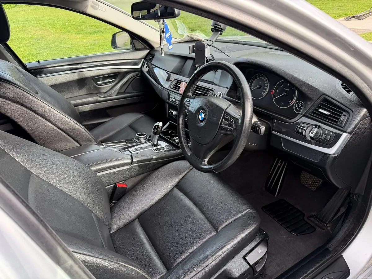 BMW 5-Series 2012 - Image 2