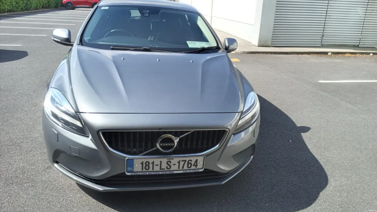 VOLVO V40 / 2018 / 2.0 DIESEL / AUTOMATIC - Image 2