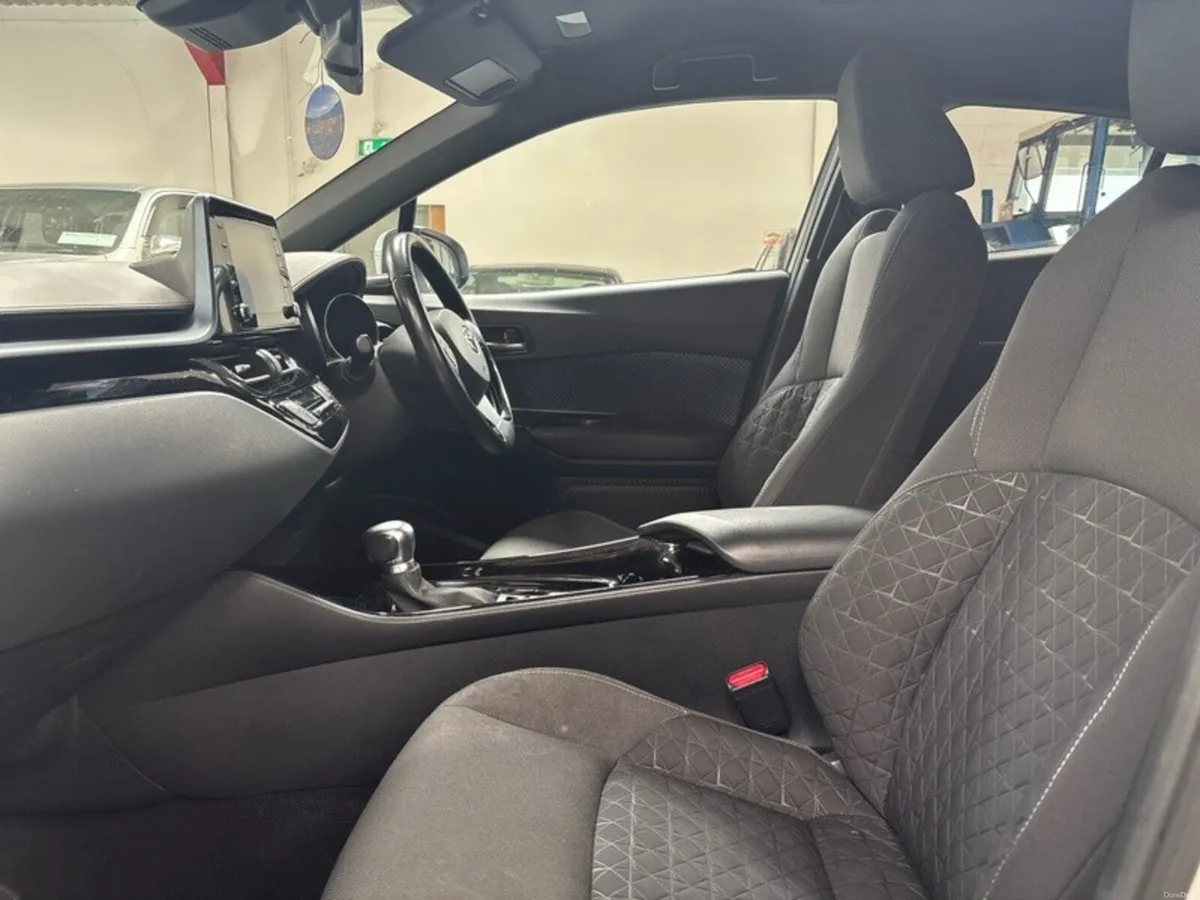 Toyota C-HR 1.8 HYBRID SPORTMONO 4DR SPORT AUTO - Image 6
