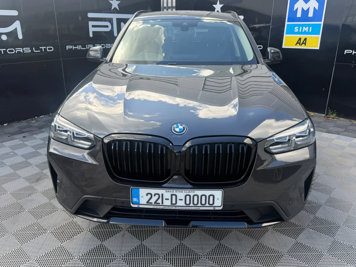 BMW X3 30e X Drive X Line 292HP Auto Black Pack - Image 4