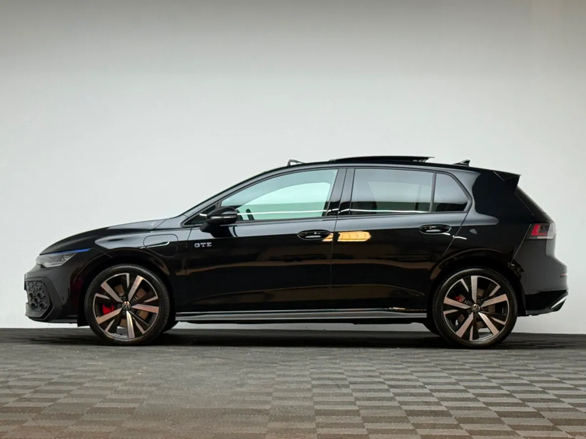Volkswagen Golf GTE 1.5 PHEV 272HP DSG *PAN ROOF* - Image 4