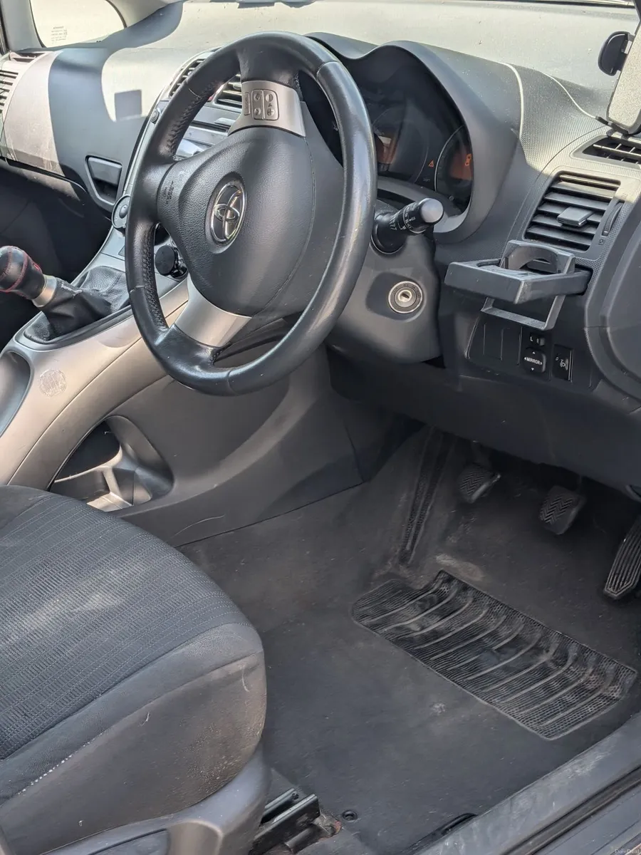 Toyota Auris 2007 - Image 1