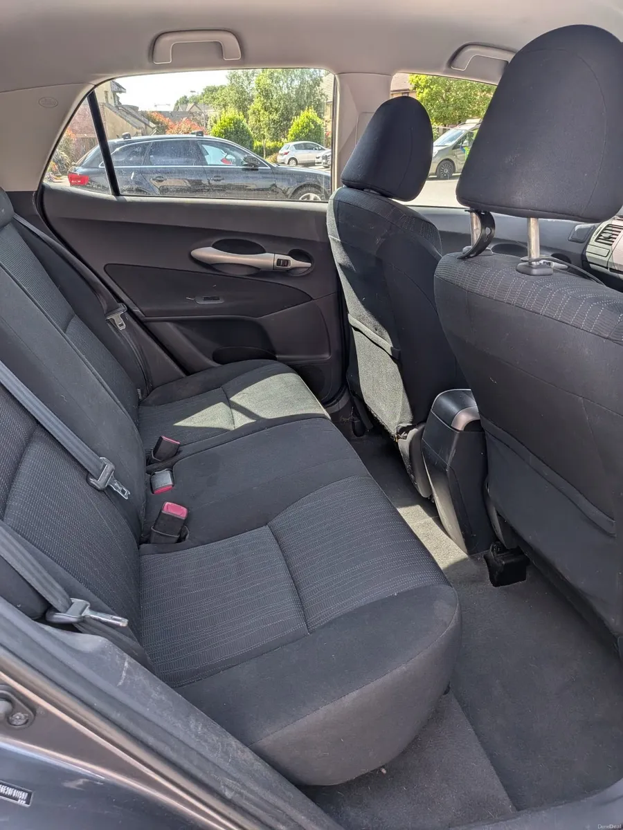 Toyota Auris 2007 - Image 2