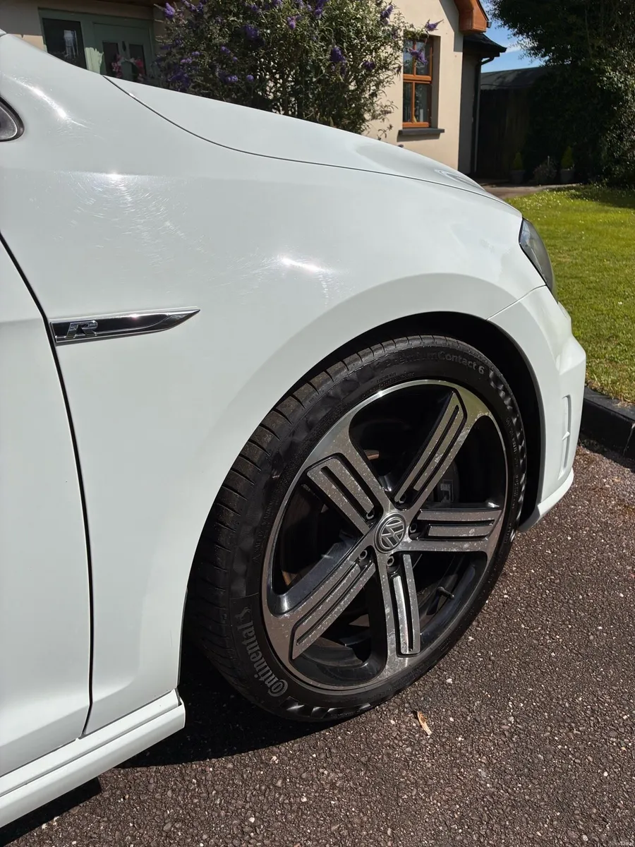 Volkswagen Golf R - Image 5