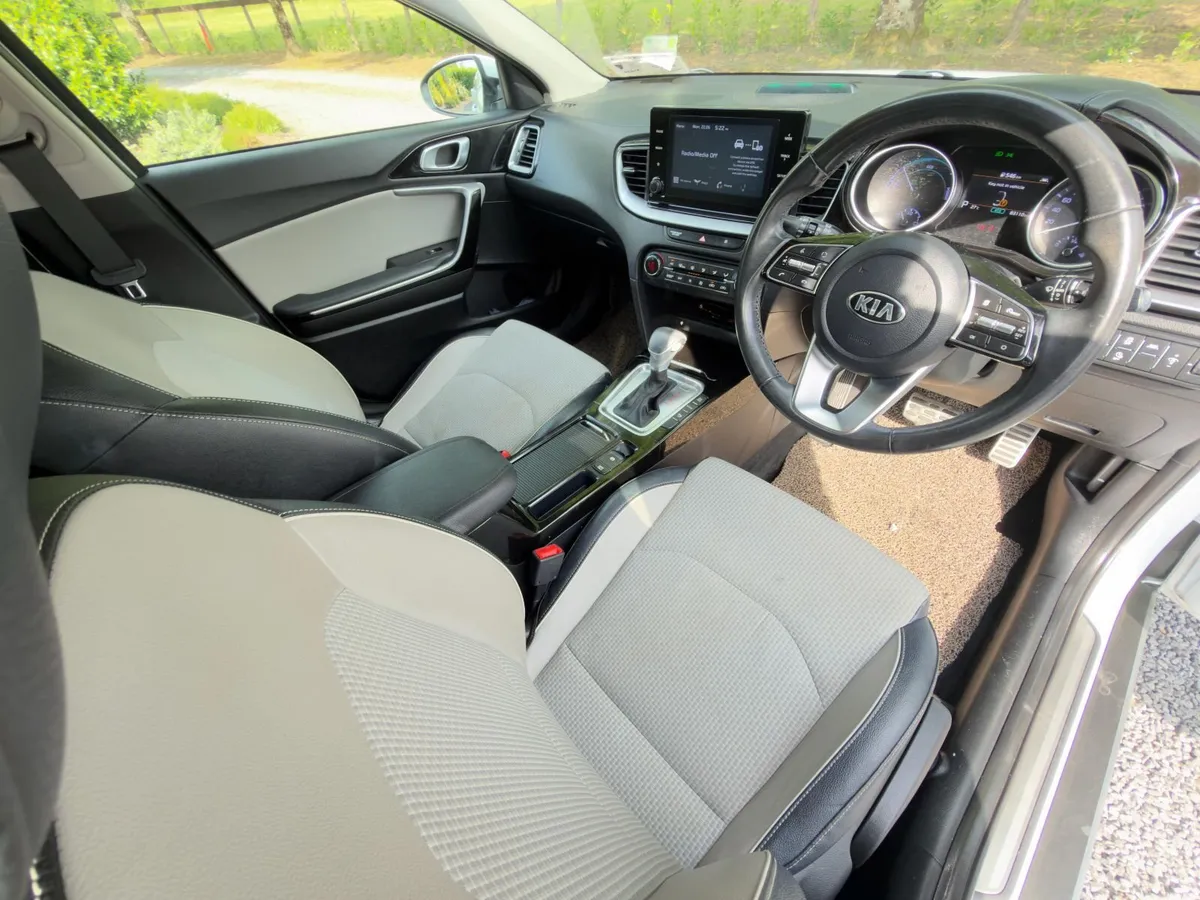 Kia XCeed PHEV - Image 4