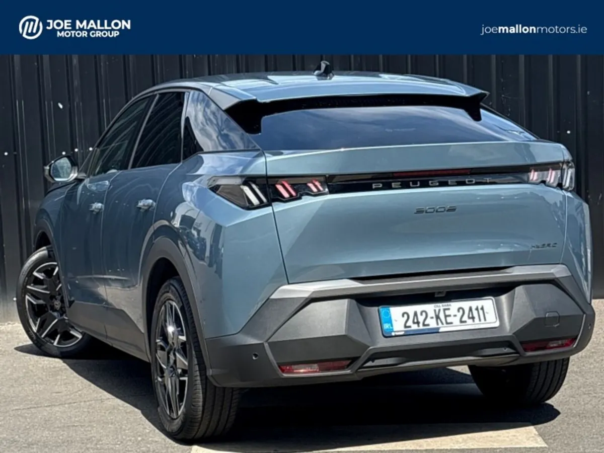 Peugeot 3008 1.2 MHEV PureTech 136bhp eDCS6 Allure - Image 3