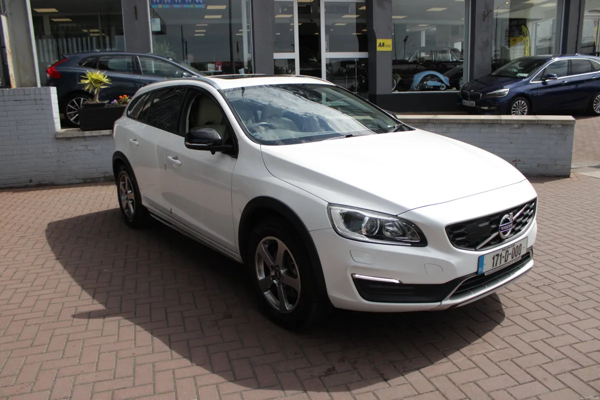 VOLVO V60 2.0 D4 SE LUXURY 5DR ESTATE - Image 1