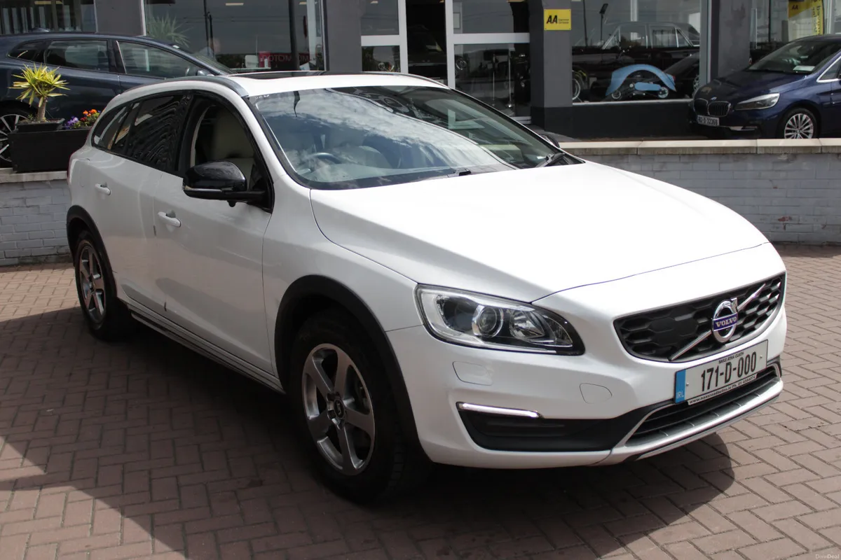 VOLVO V60 2.0 D4 SE LUXURY 5DR ESTATE - Image 2