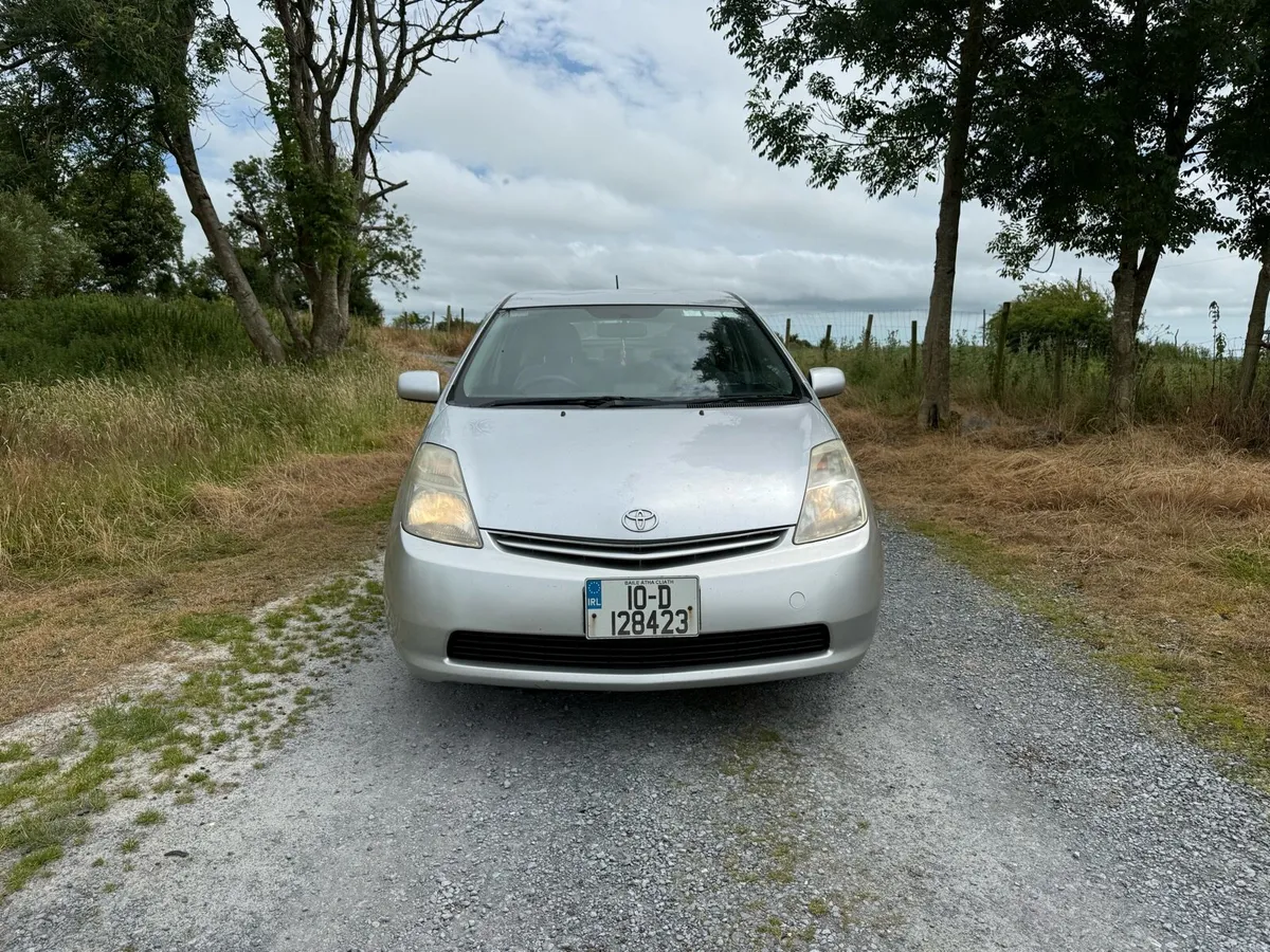 2010 Toyota Prius 1.5 Hybrid Automatic - Image 2