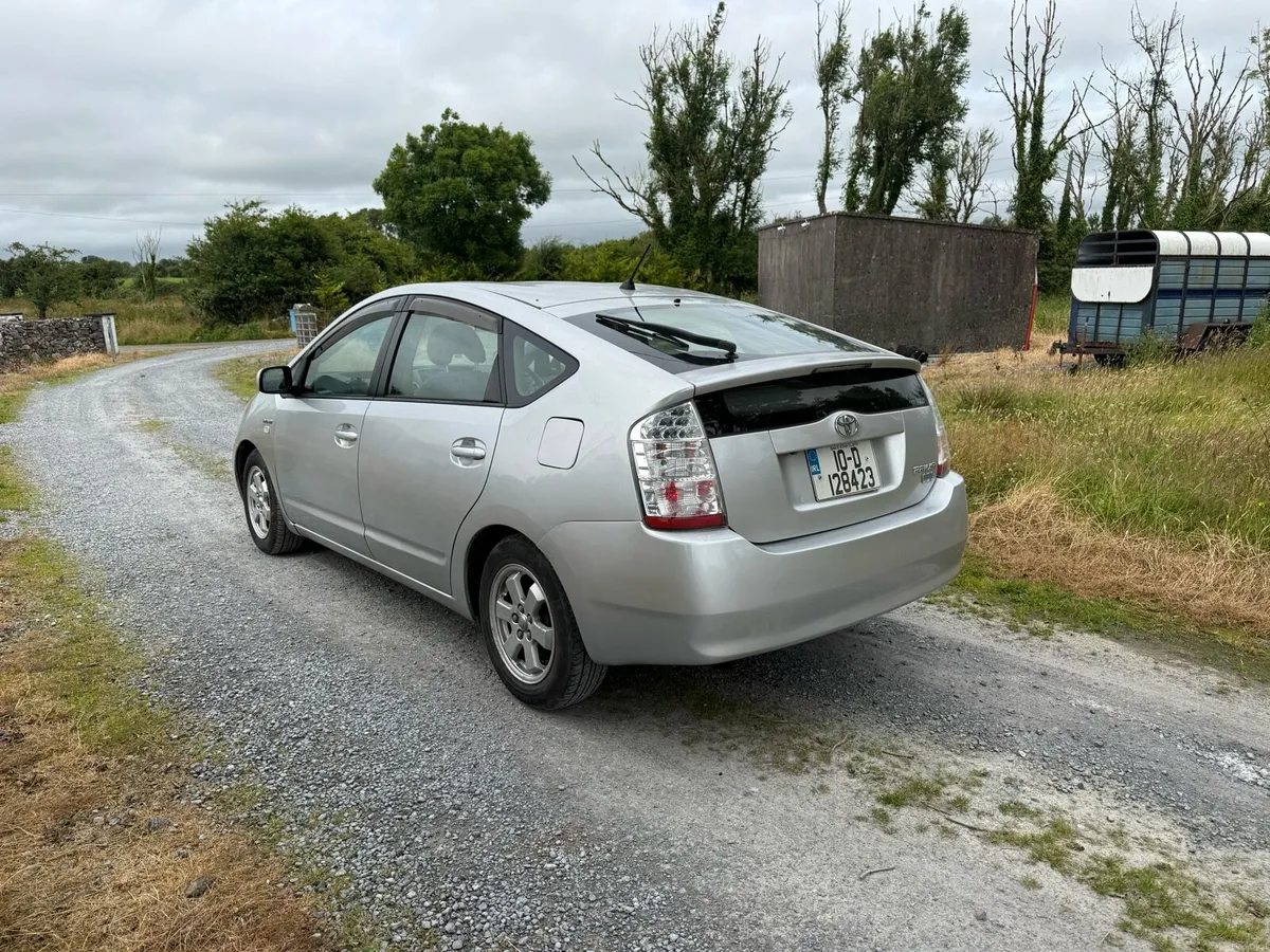 2010 Toyota Prius 1.5 Hybrid Automatic - Image 4
